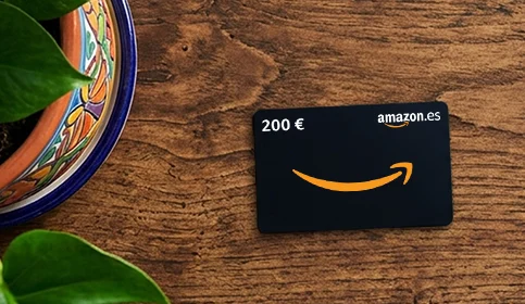 Imagen de la Tarjeta Regalo de Amazon.es junto al rasca x50.